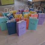 kolorowe torebki z prezentami i imionami.jpg