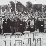 Zdjęcie archiwalne rozpoczęcie roku szkolnego, rok 1966 (1).jpg